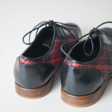 Load image into Gallery viewer, Ethi Oxford Shoe - Red and Black (Woven)

